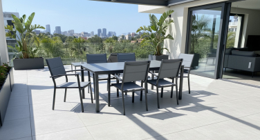 Luxusní a pohodlná zahradní jídelní souprava s rozkládacím stolem Velay6 se stohovatelnými křesly