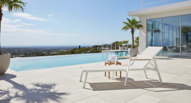 Polohovatelné zahradní lehatko Ferrara hliník-teak Sand