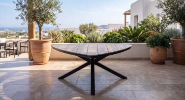 Trojúhelníkový zahradní stůl Triangle