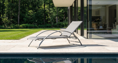 Kvalitní odolné zahradní lehátko s oblými područkami Orbia šedá taupe šedá taupe odolné